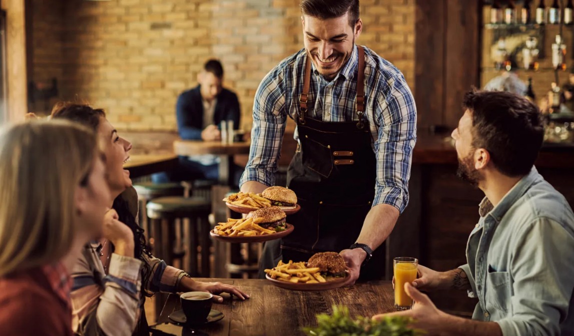 САЯХАТ КЕЗІНДЕ ХАЛАЛ ДӘМХАНАНЫ ҚАЛАЙ ТАБАМЫЗ